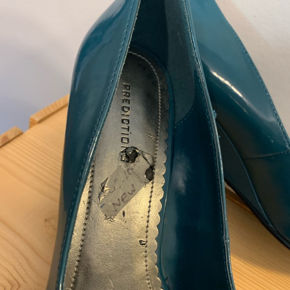 Dapper Ladies Heel - Picture 3 of 5
